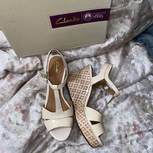 Clarks WIDE Amelia Roma Wedges